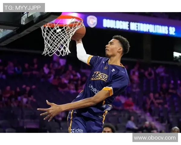 文班亚马新秀赛季表现惊艳场均20分10篮板3盖帽引领风骚